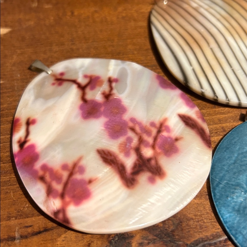 Colorful Shell Pendant Set - Picture 2 of 5